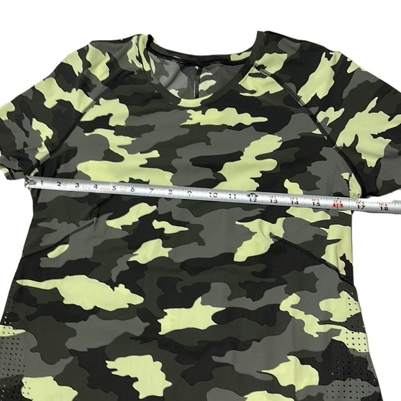 Lululemon Women's Shirts UVP Run Short Sleeve Shirt Camo Size XS - Picture 8 of 8